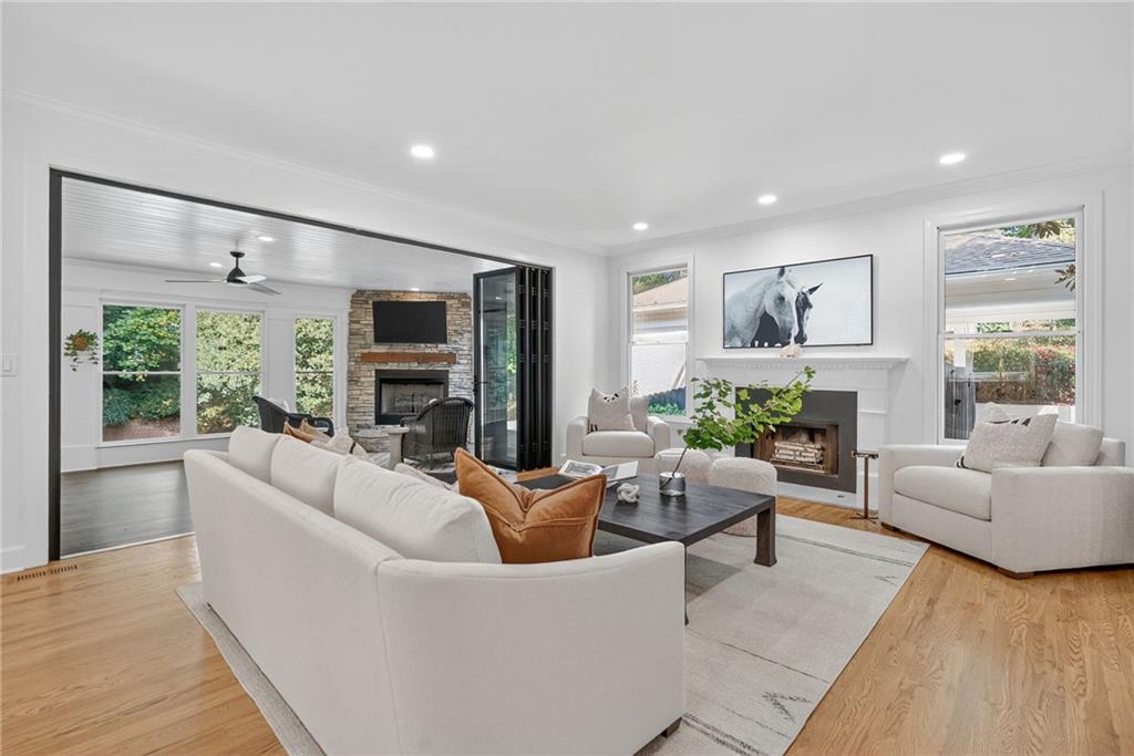 696 Greystone Park NE