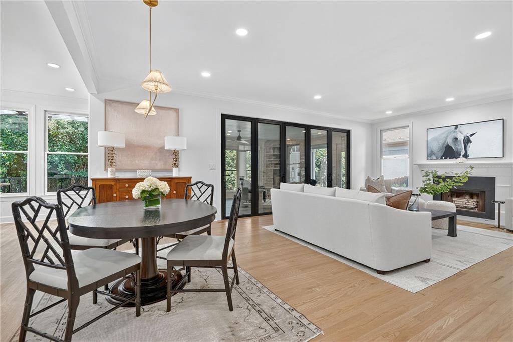 696 Greystone Park NE