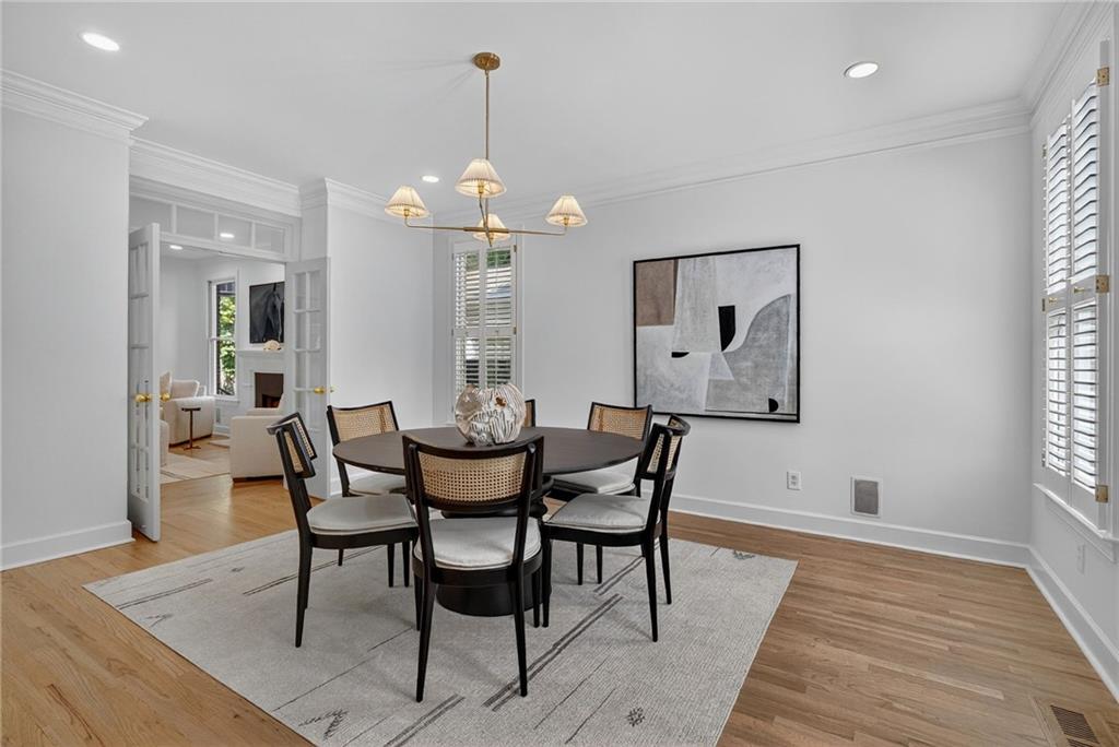 696 Greystone Park NE