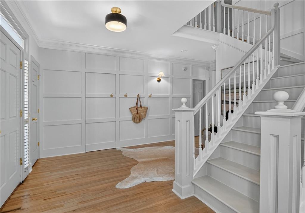 696 Greystone Park NE