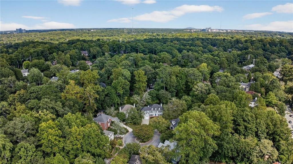 696 Greystone Park NE