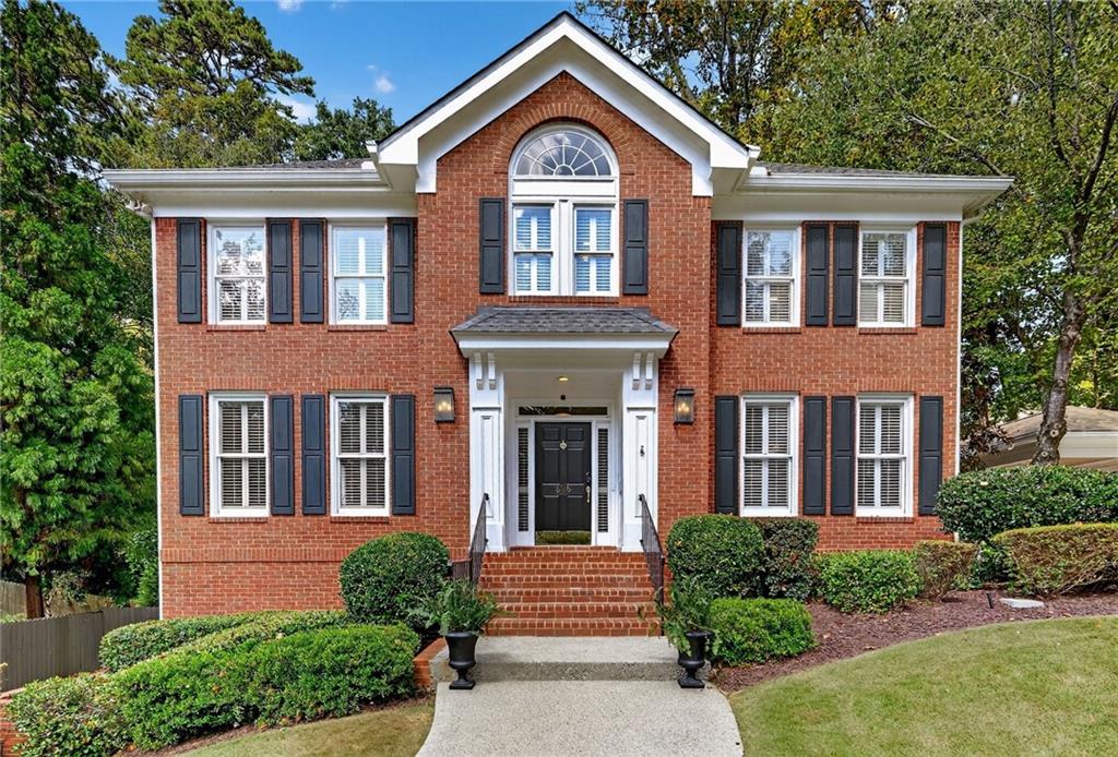 696 Greystone Park NE