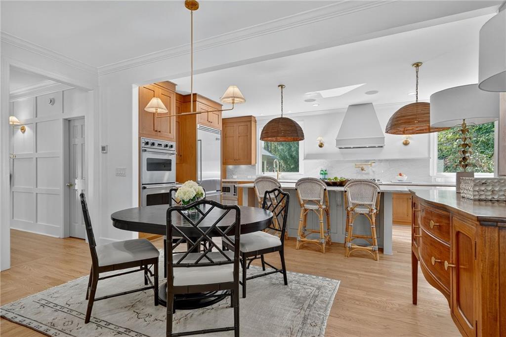 696 Greystone Park NE