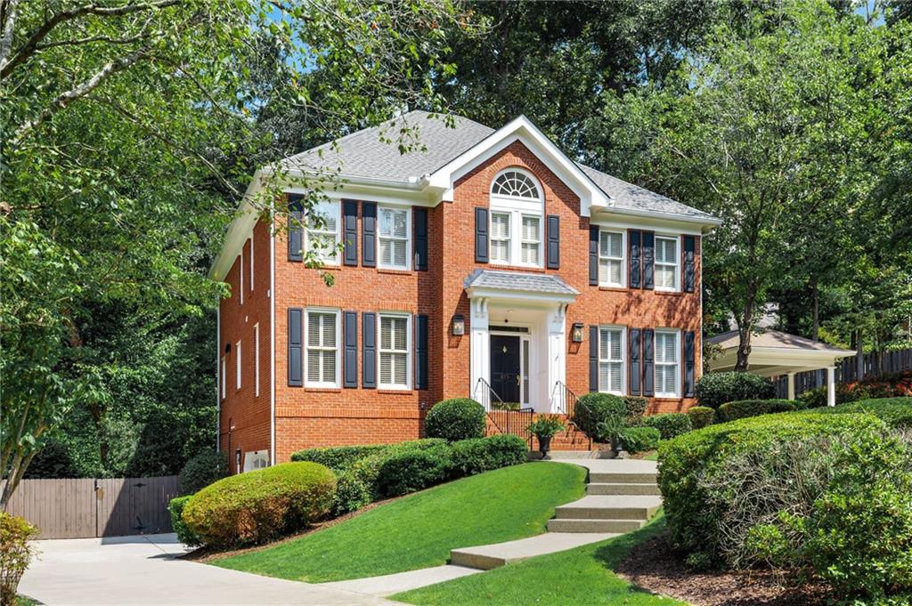 696 Greystone Park NE