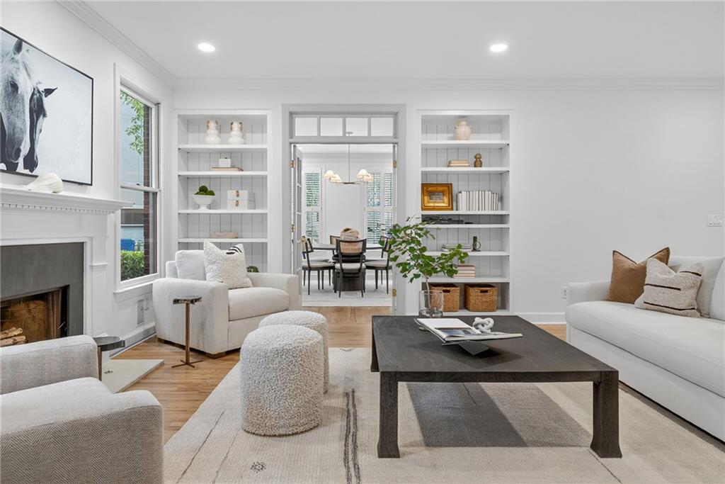 696 Greystone Park NE