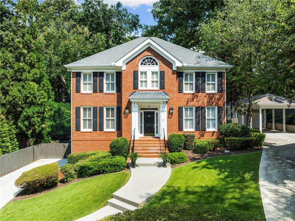 696 Greystone Park NE