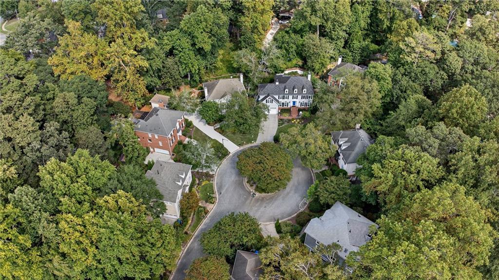 696 Greystone Park NE