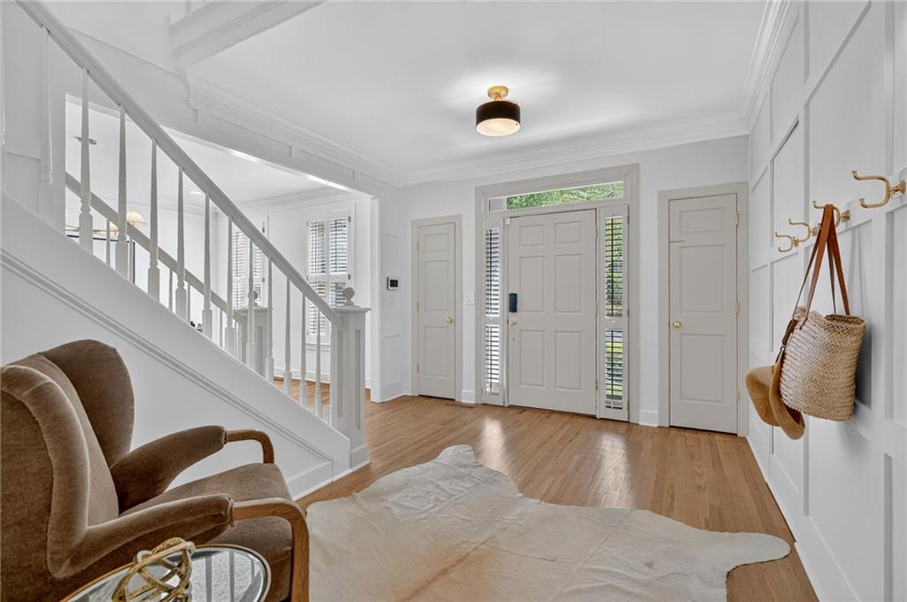 696 Greystone Park NE