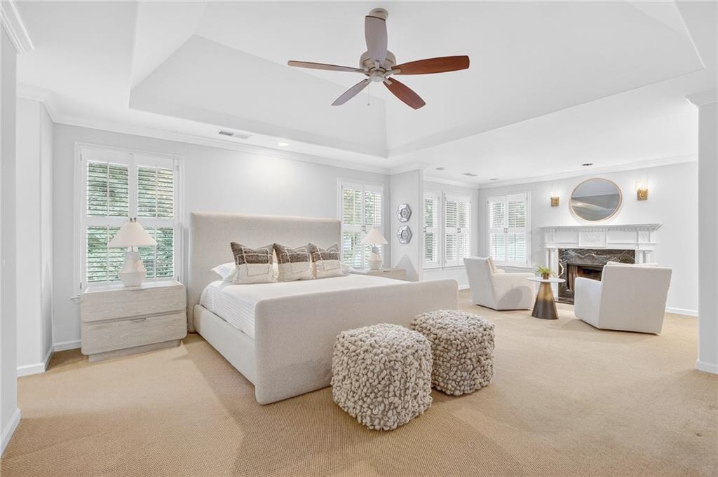 696 Greystone Park NE