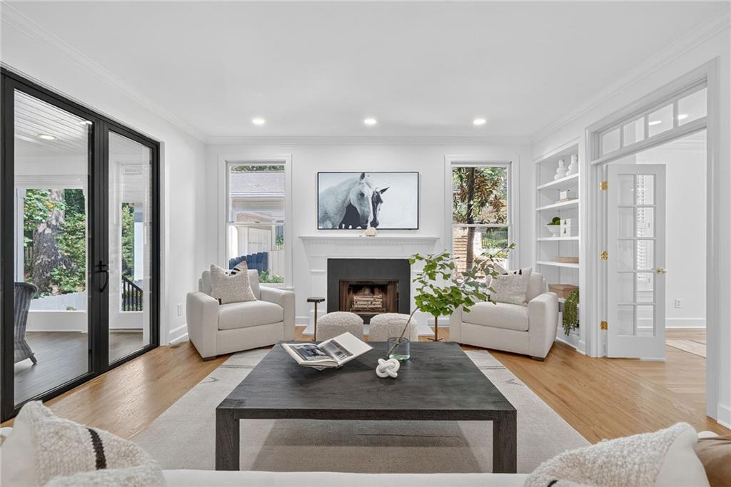 696 Greystone Park NE