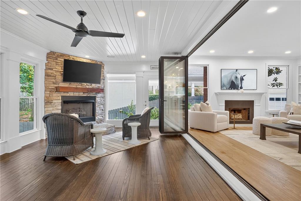 696 Greystone Park NE