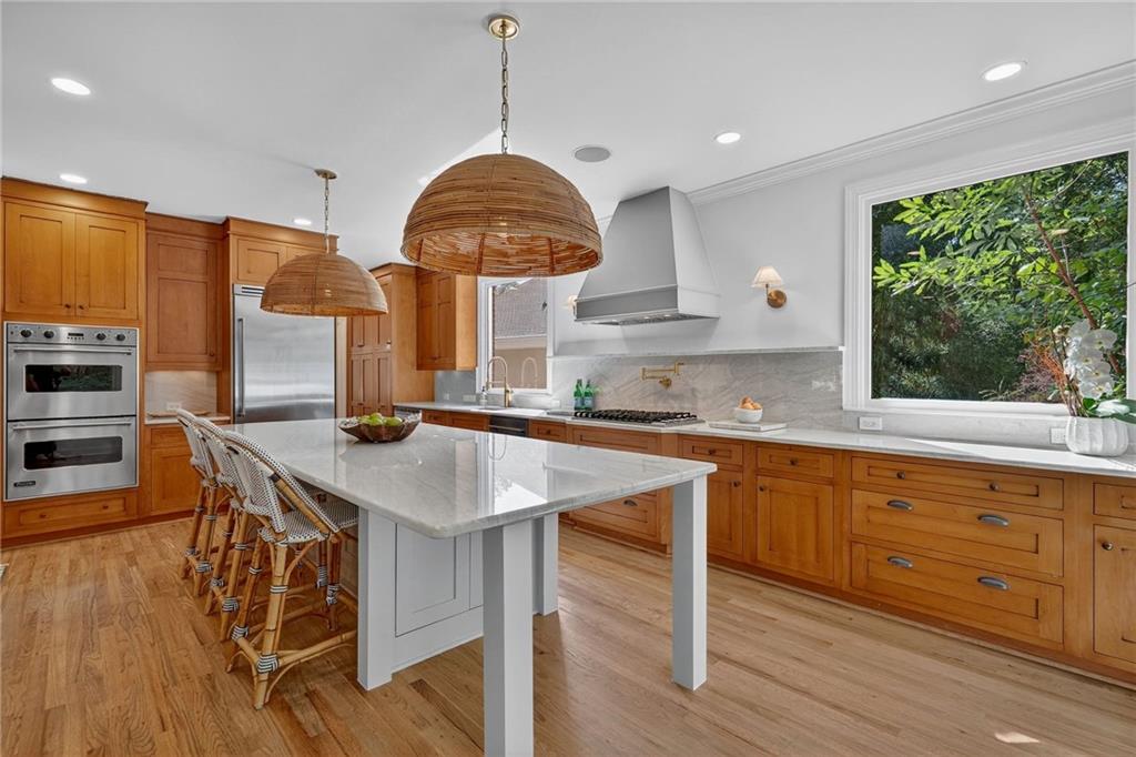 696 Greystone Park NE