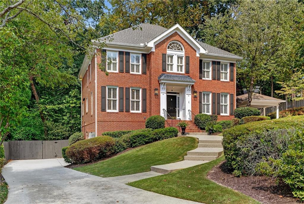 696 Greystone Park NE