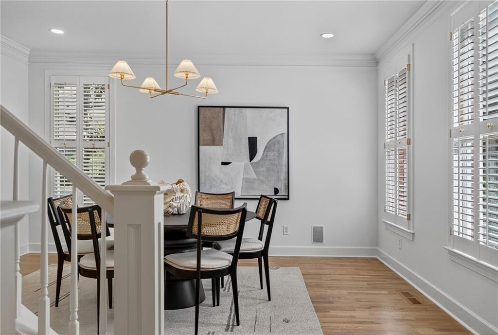 696 Greystone Park NE