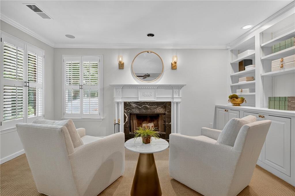 696 Greystone Park NE