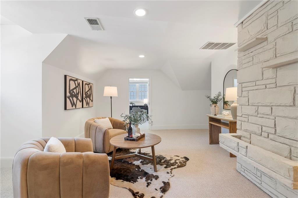 1605 Johnson Road NE