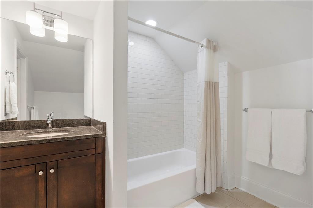 1605 Johnson Road NE