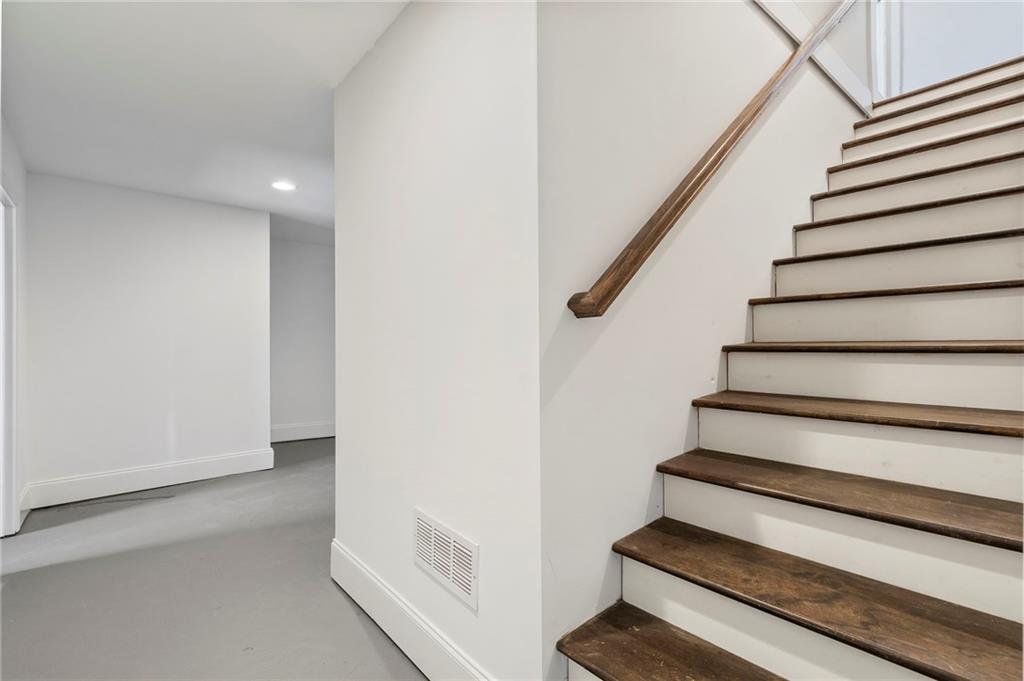 1605 Johnson Road NE