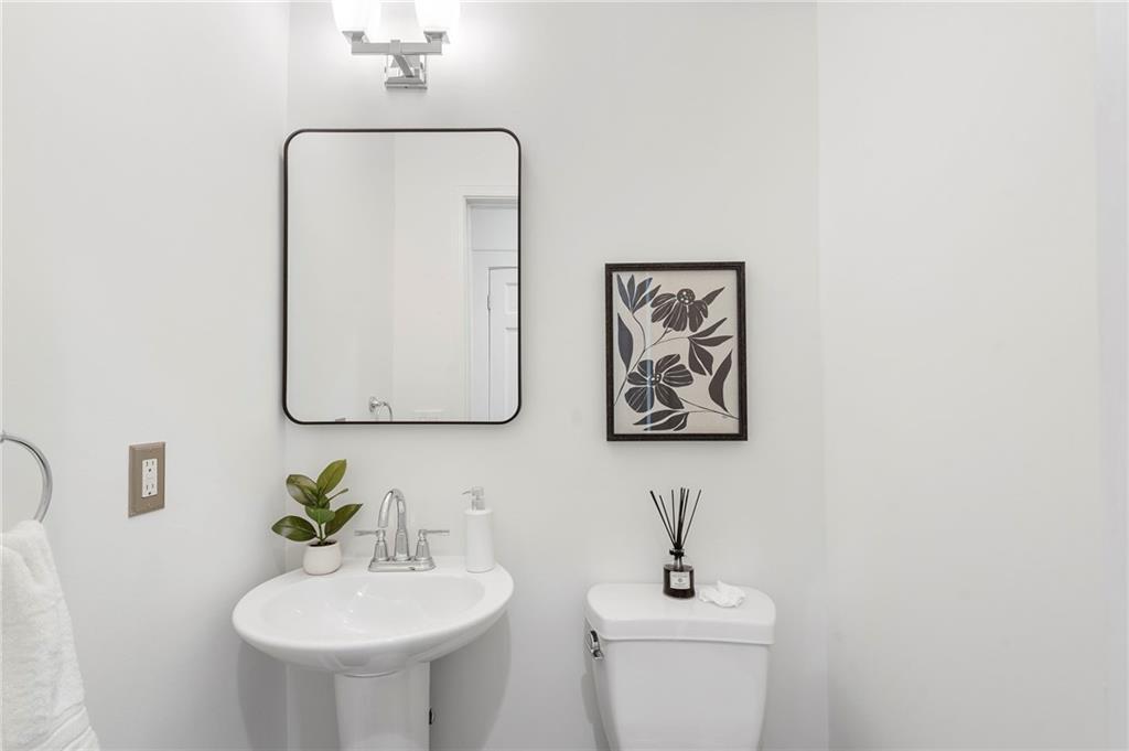 1605 Johnson Road NE