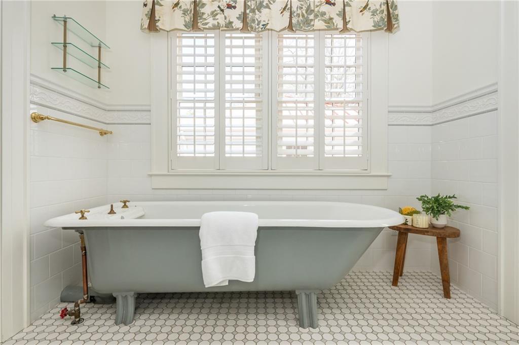 1196 Fairview Road NE