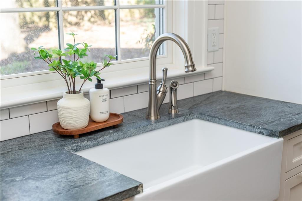 1196 Fairview Road NE