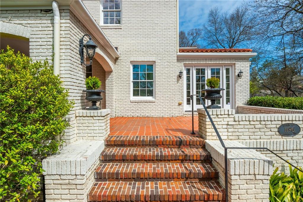 1196 Fairview Road NE