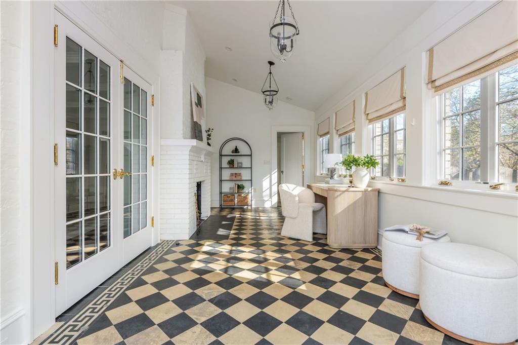 1196 Fairview Road NE