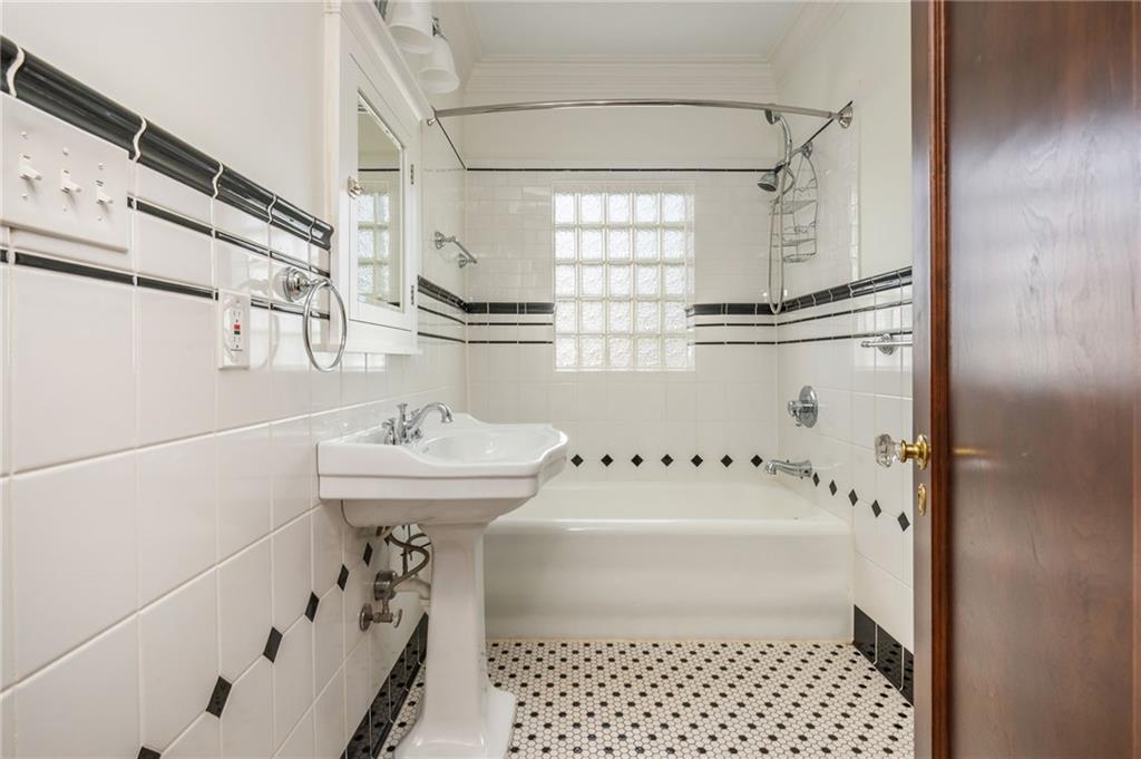 1196 Fairview Road NE