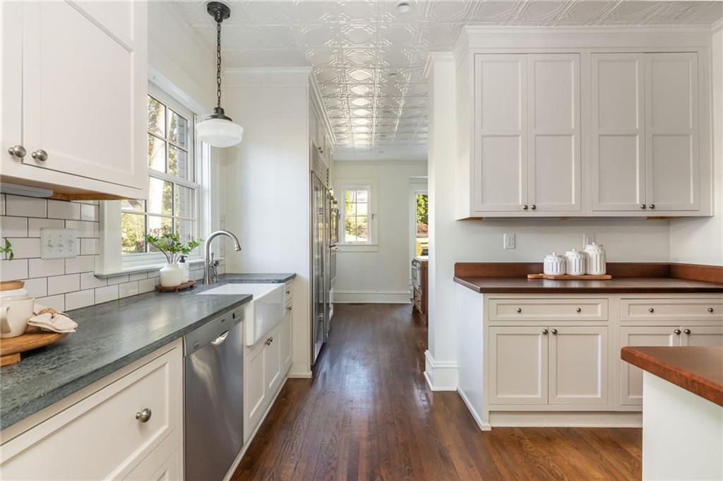 1196 Fairview Road NE