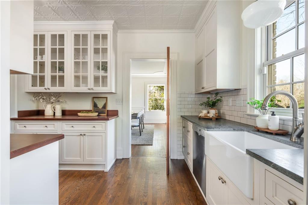 1196 Fairview Road NE