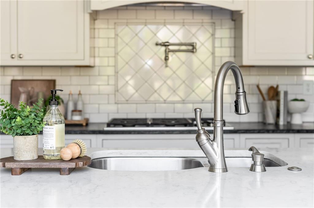 1196 Fairview Road NE