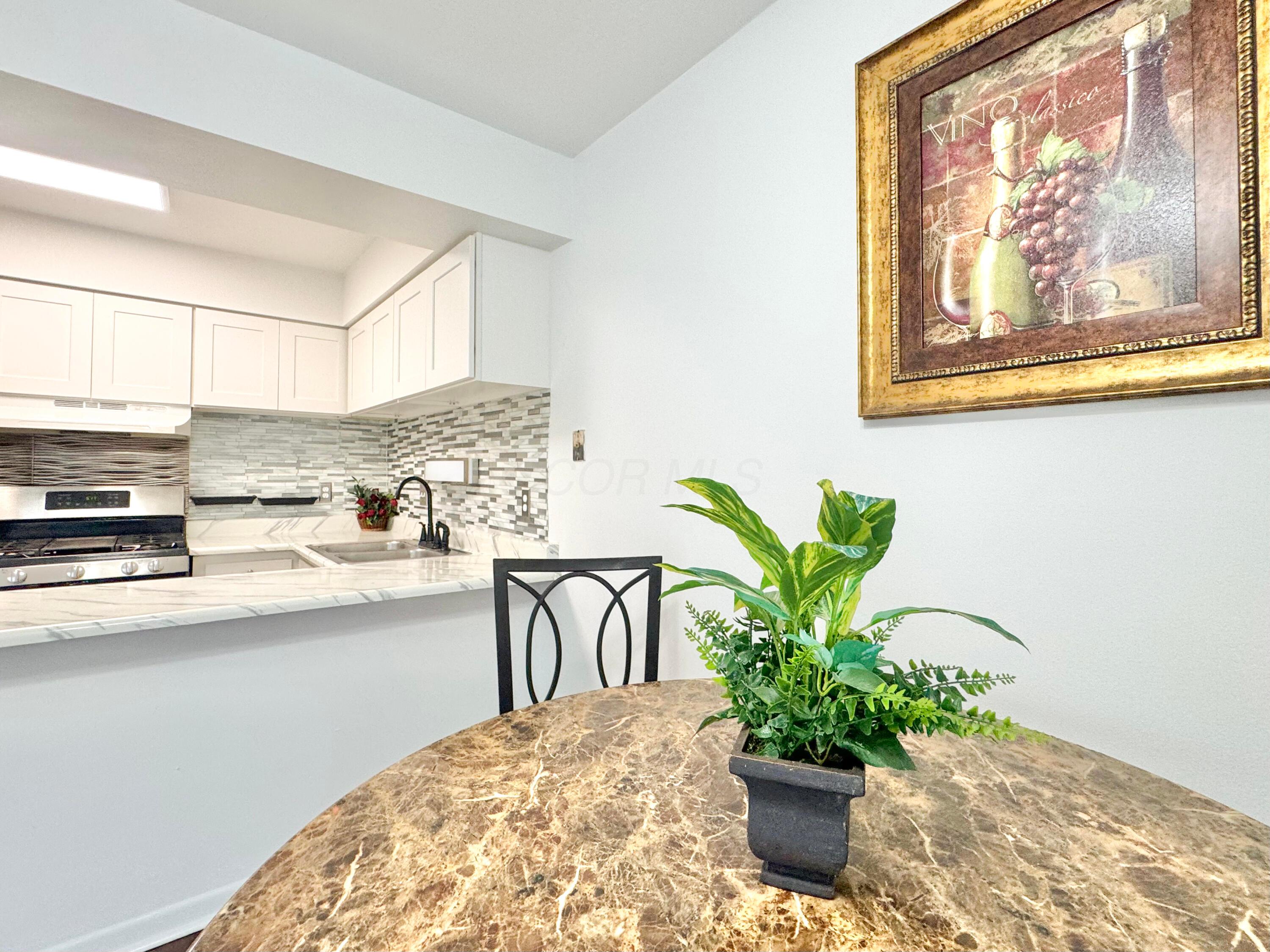 1169 Woodbrook Lane, 371