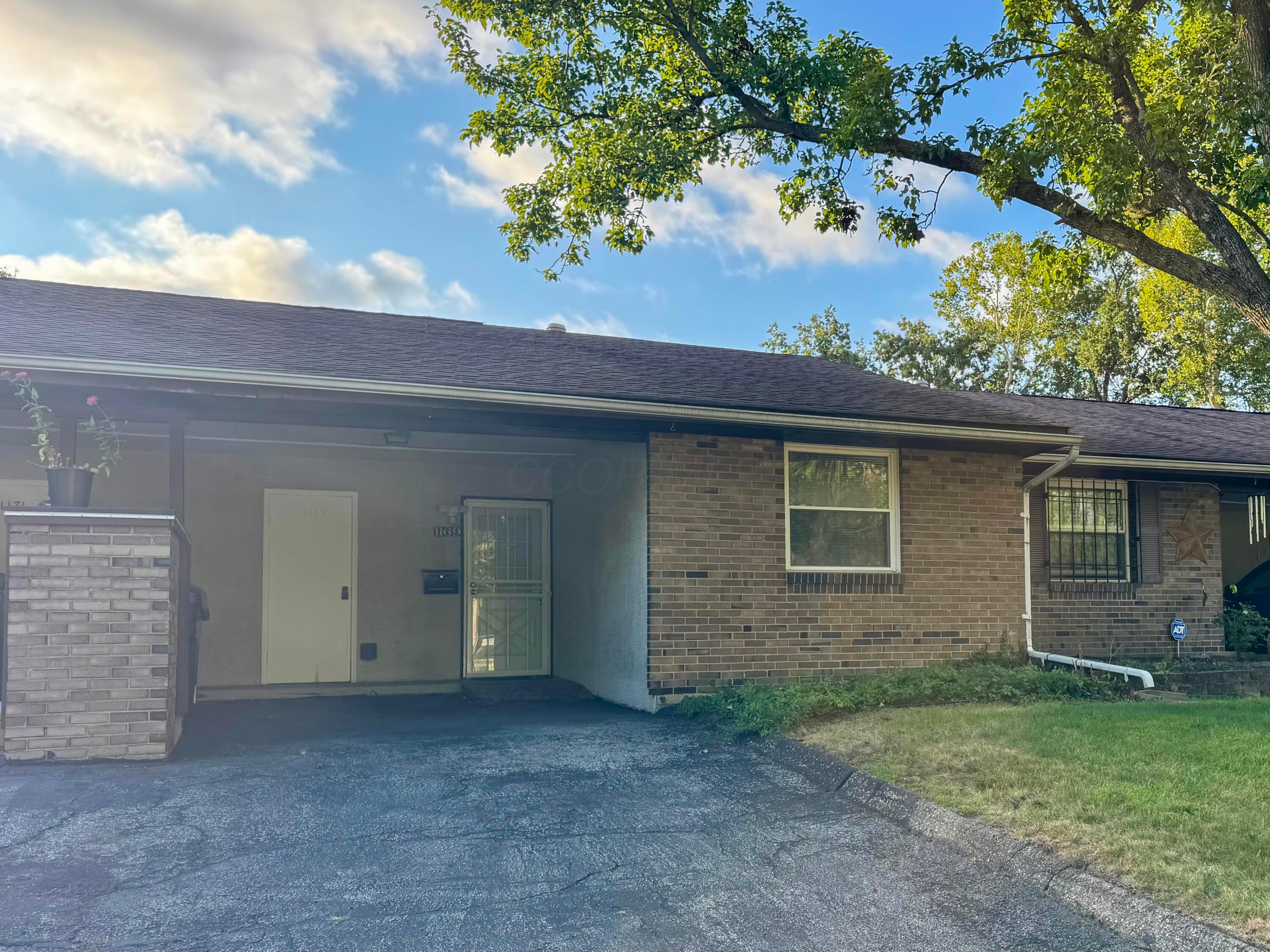 1169 Woodbrook Lane, 371