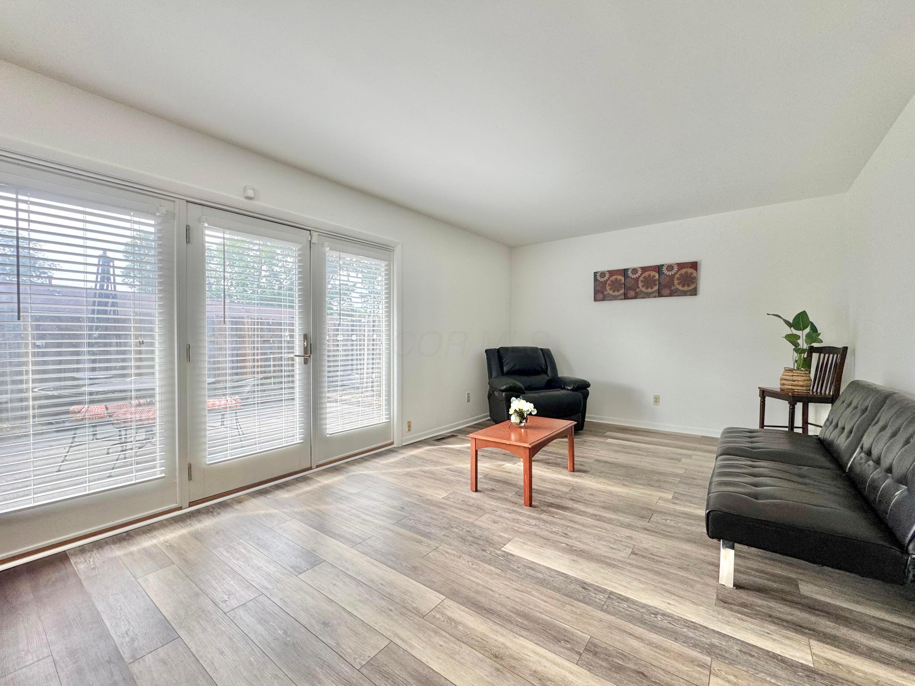 1169 Woodbrook Lane, 371