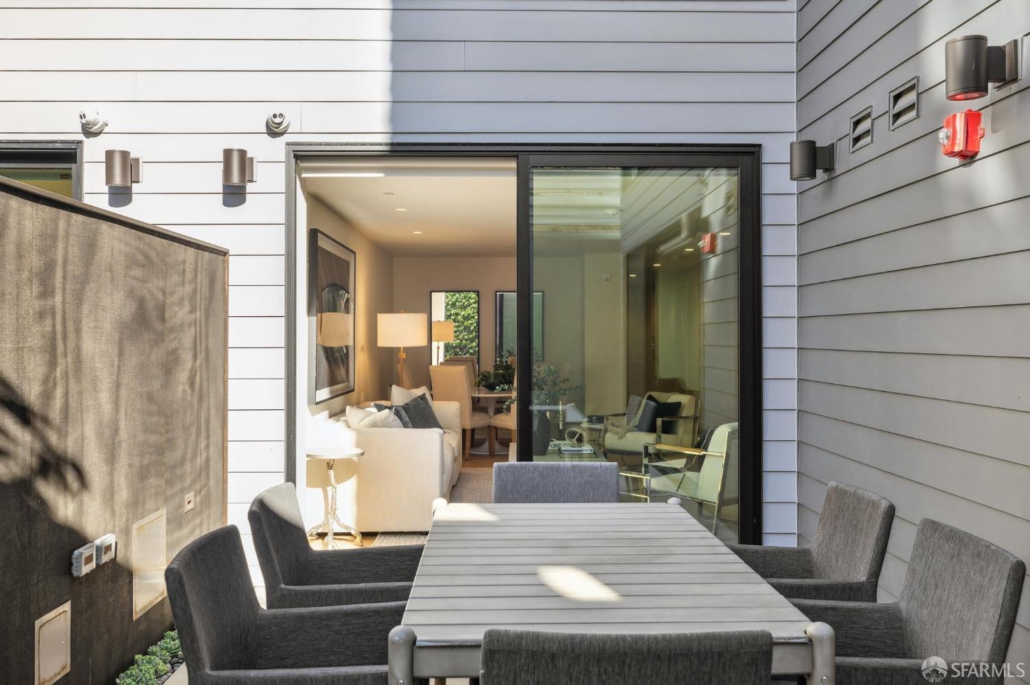 3643 California Street