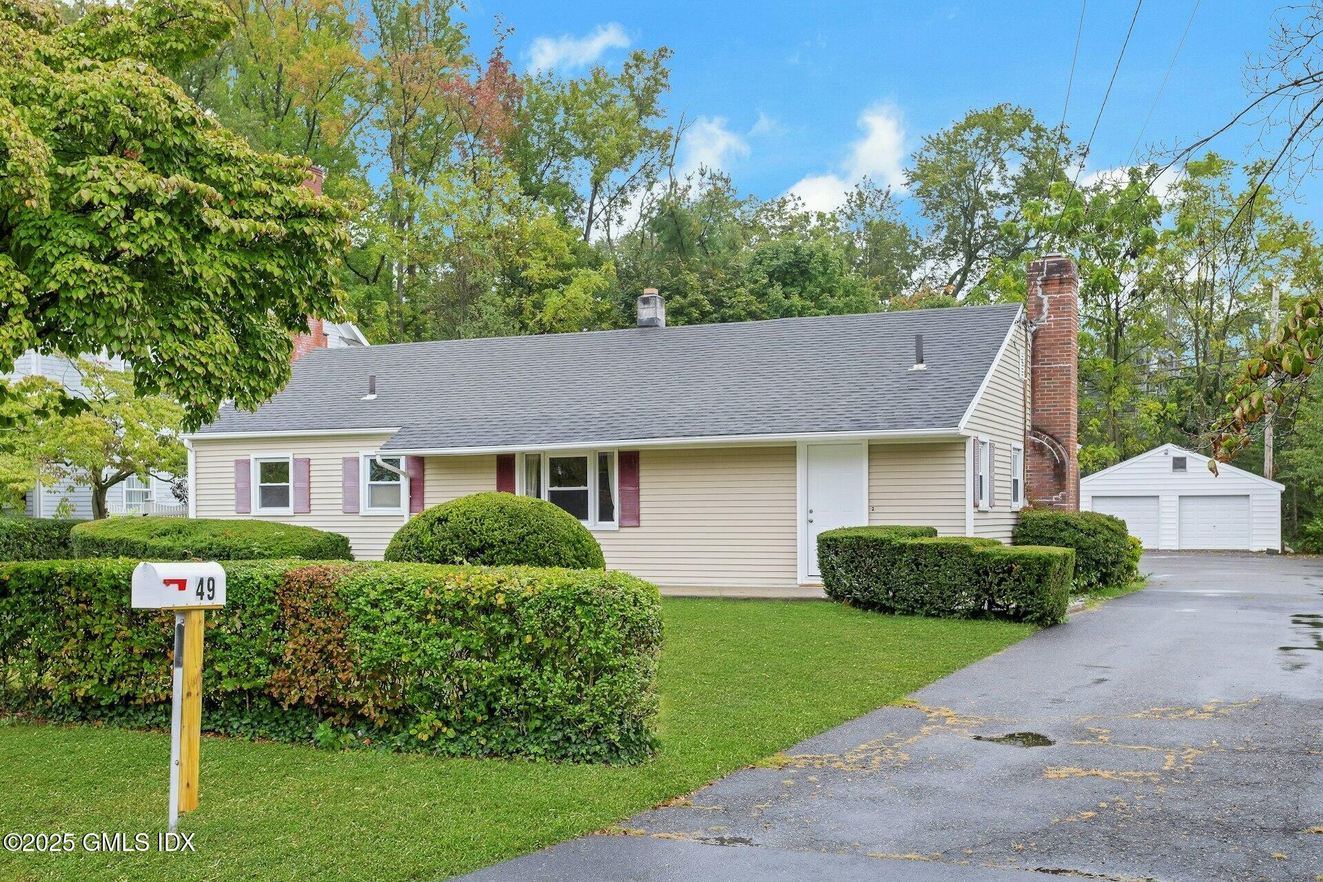 49 CIRCLE Drive