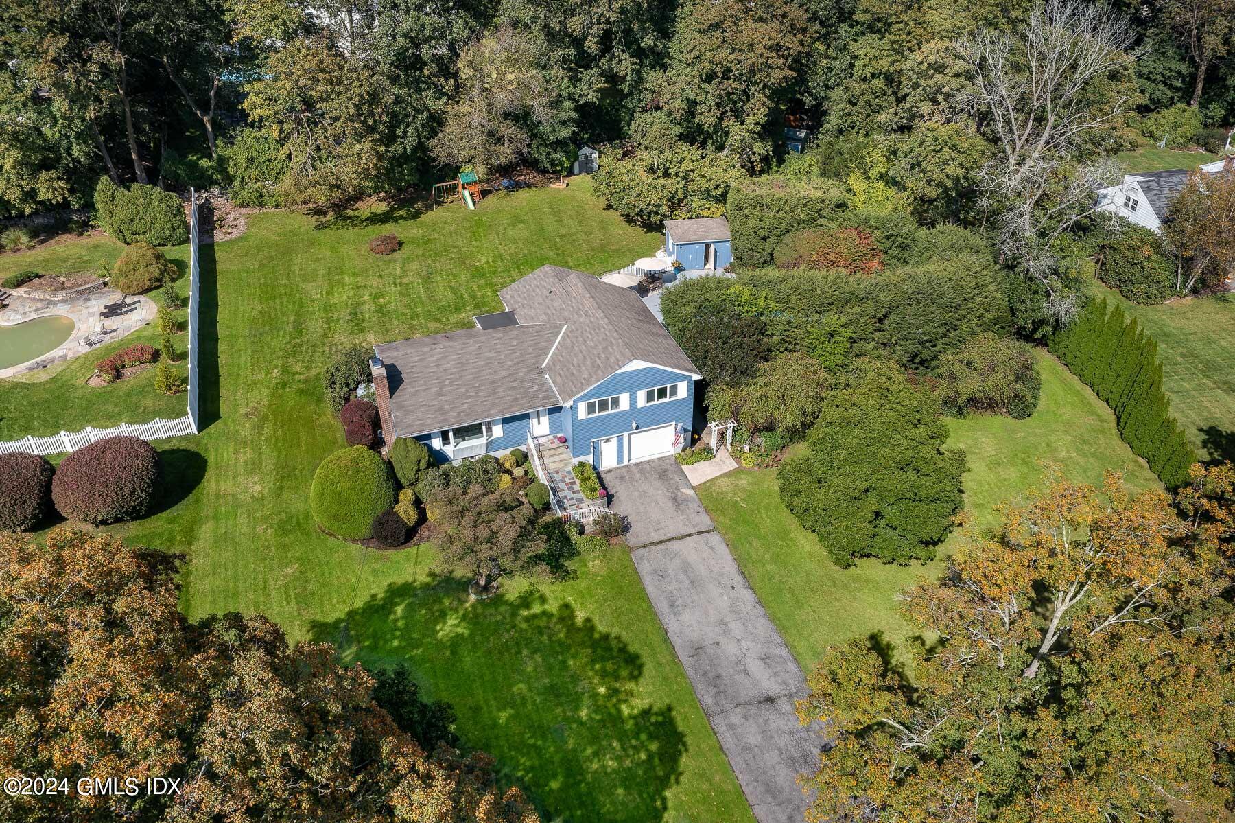 6 E Lawn Lane