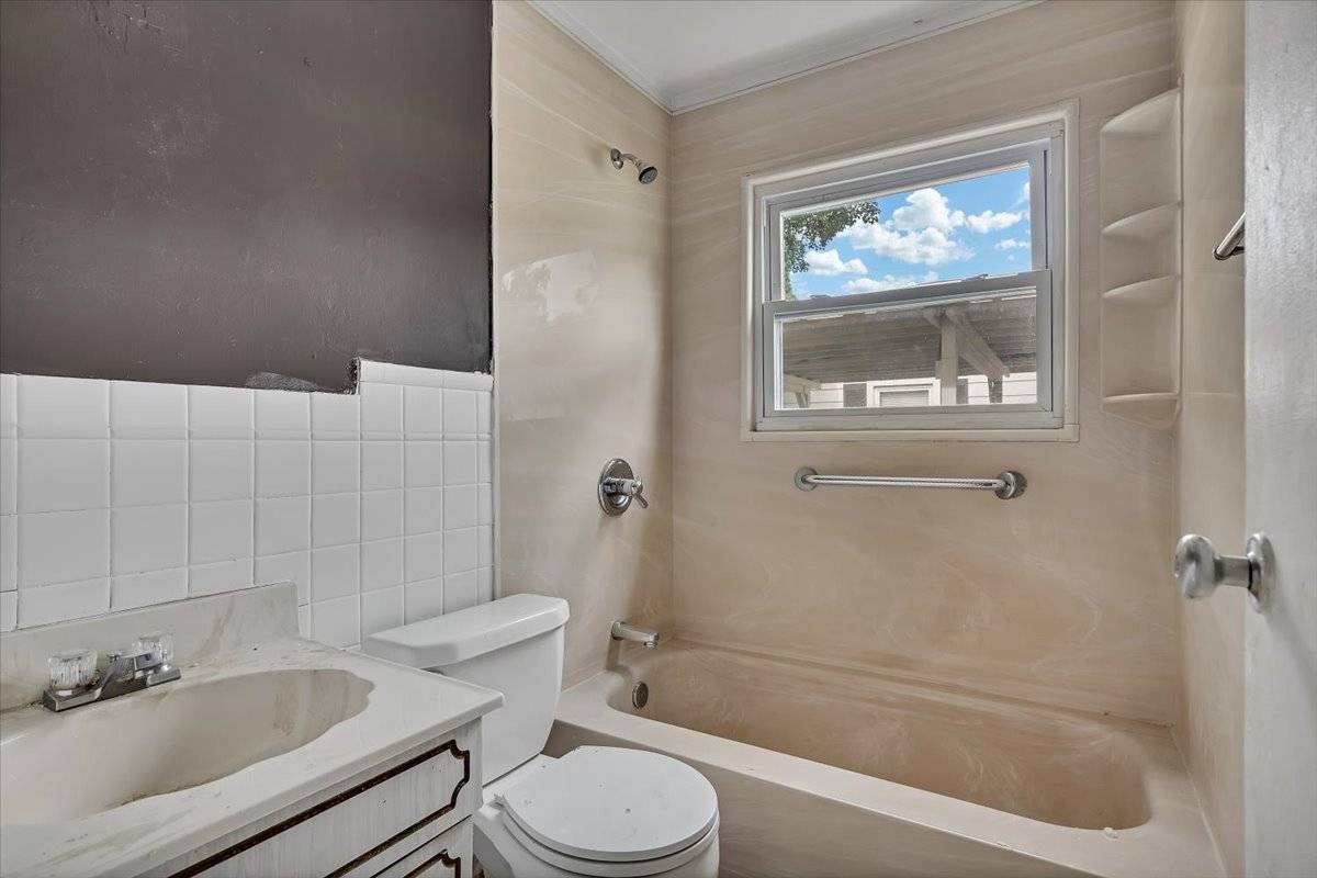 28 Sherwood Dr