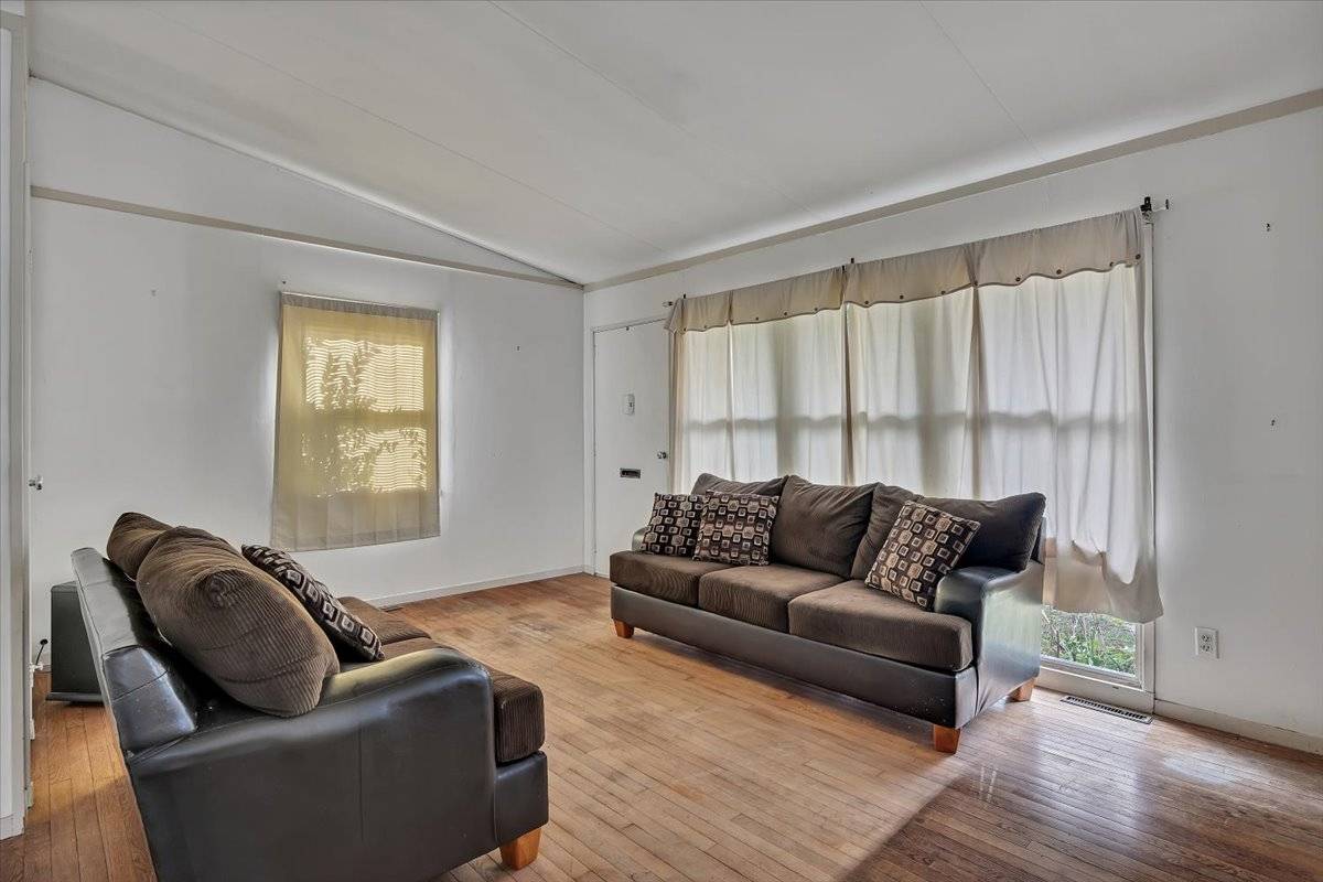 28 Sherwood Dr