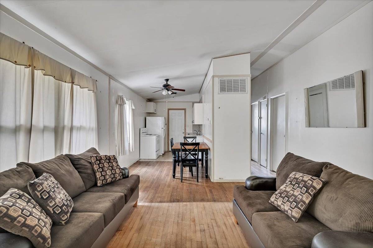 28 Sherwood Dr
