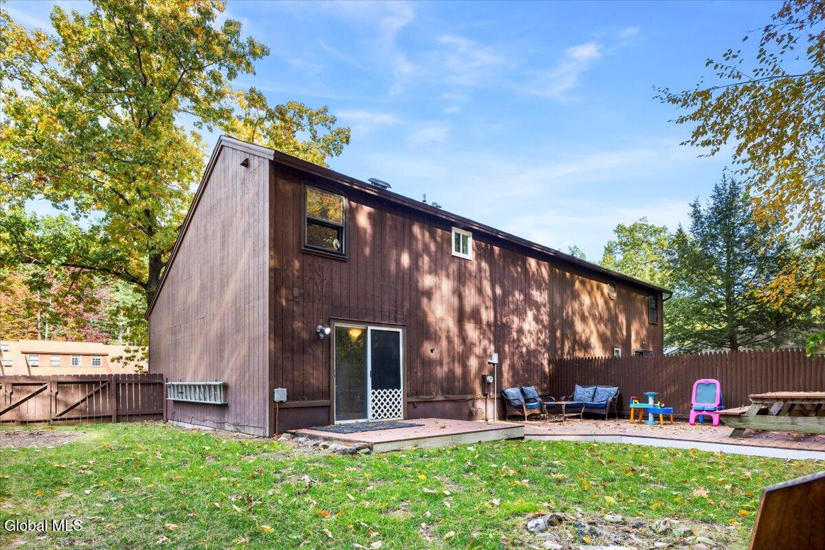 6 Pepperbush Place