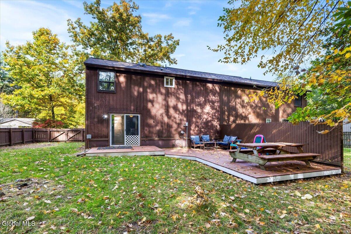 6 Pepperbush Place