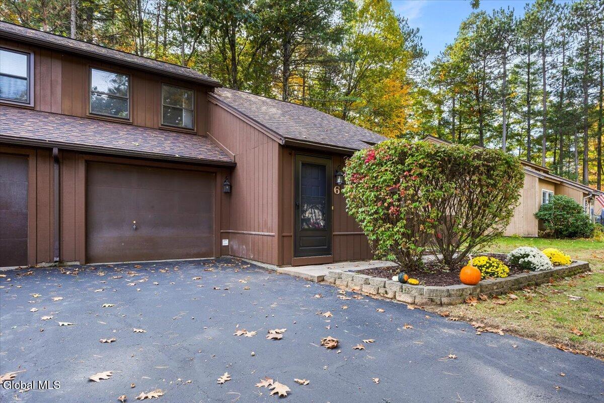 6 Pepperbush Place
