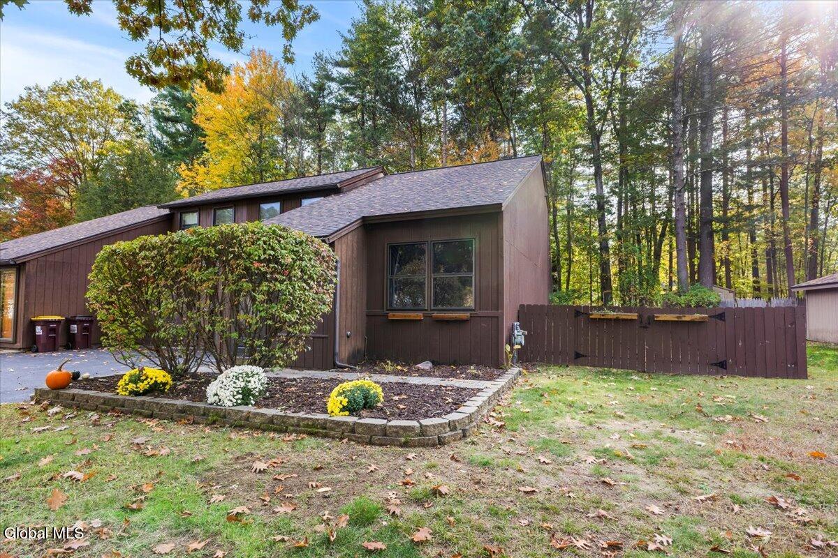 6 Pepperbush Place
