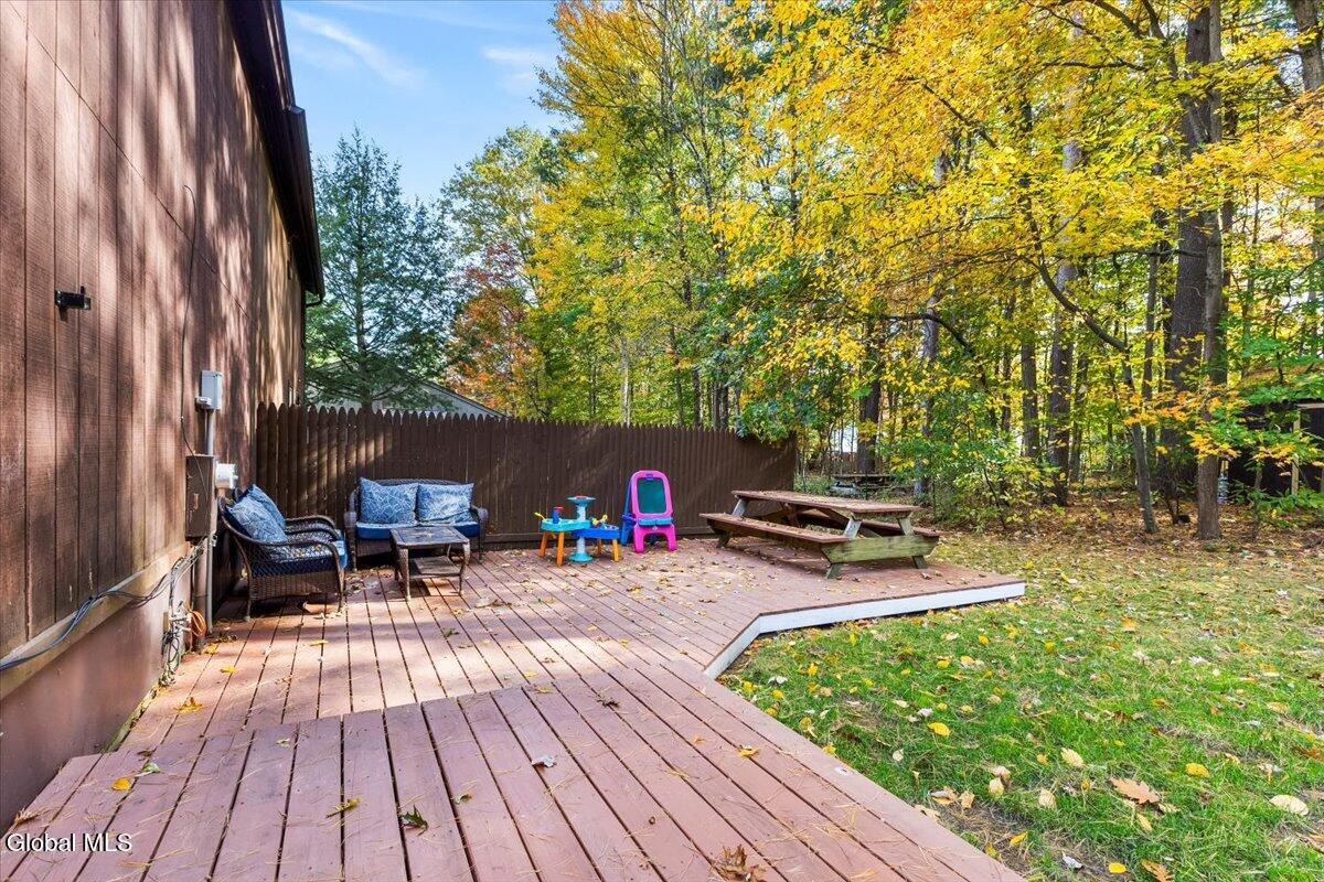 6 Pepperbush Place
