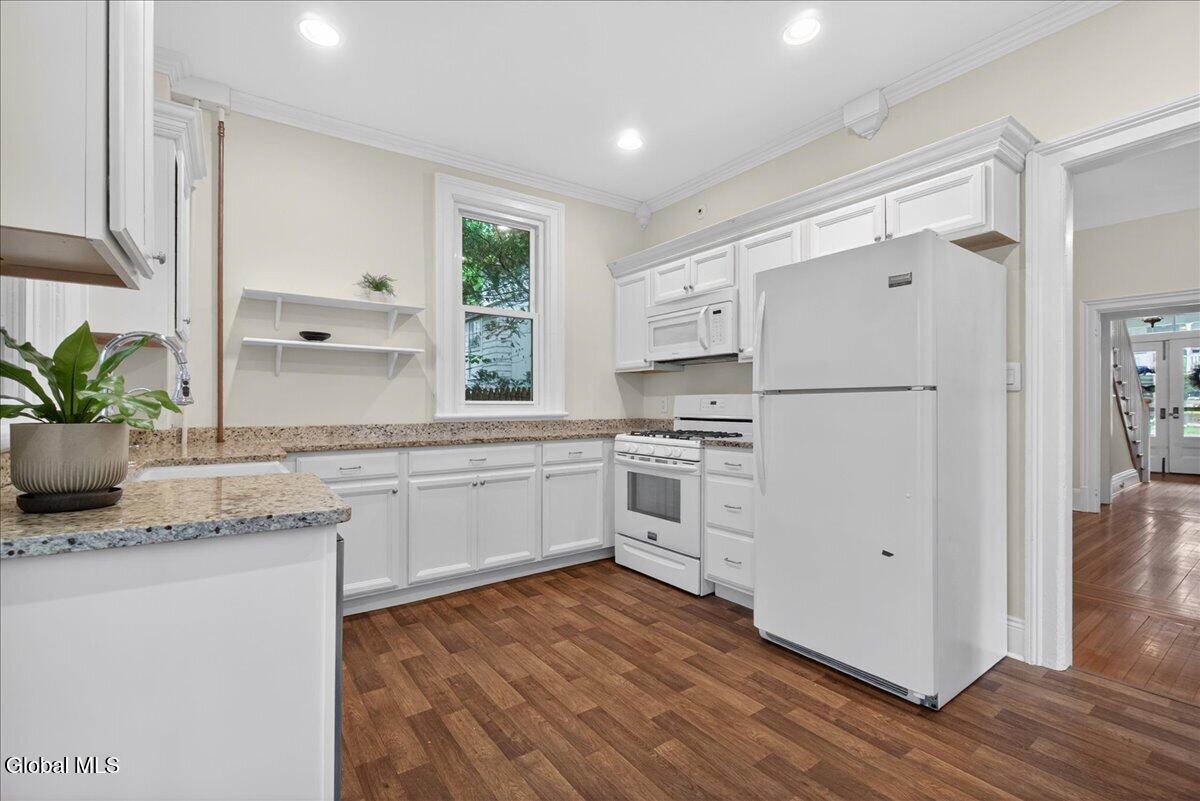 121 Maple Avenue