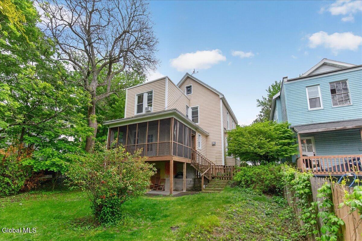 121 Maple Avenue