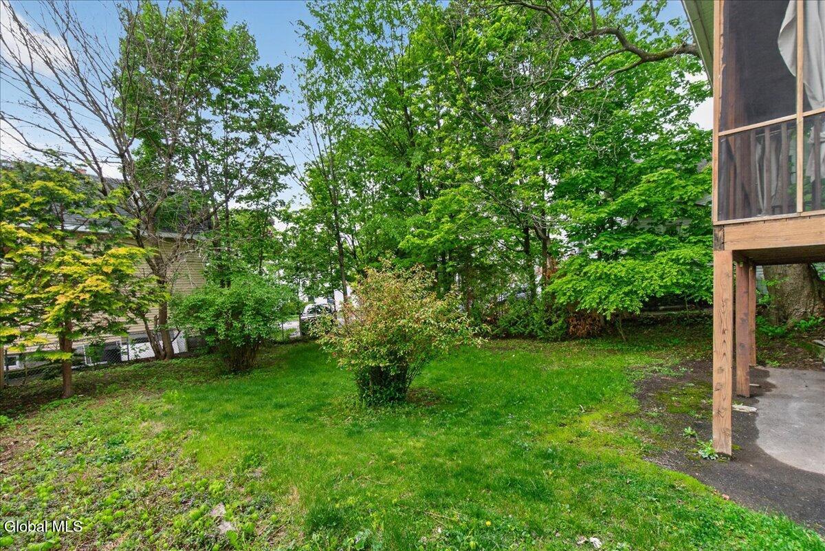 121 Maple Avenue