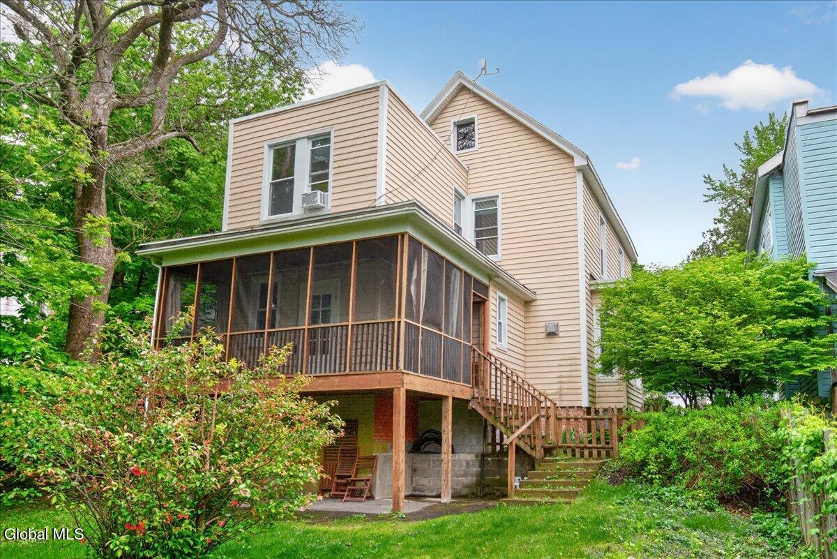 121 Maple Avenue
