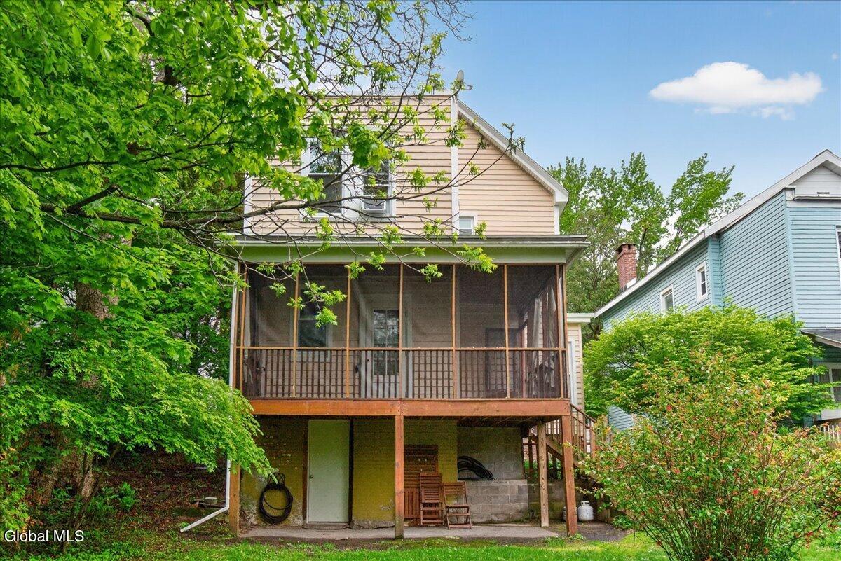 121 Maple Avenue